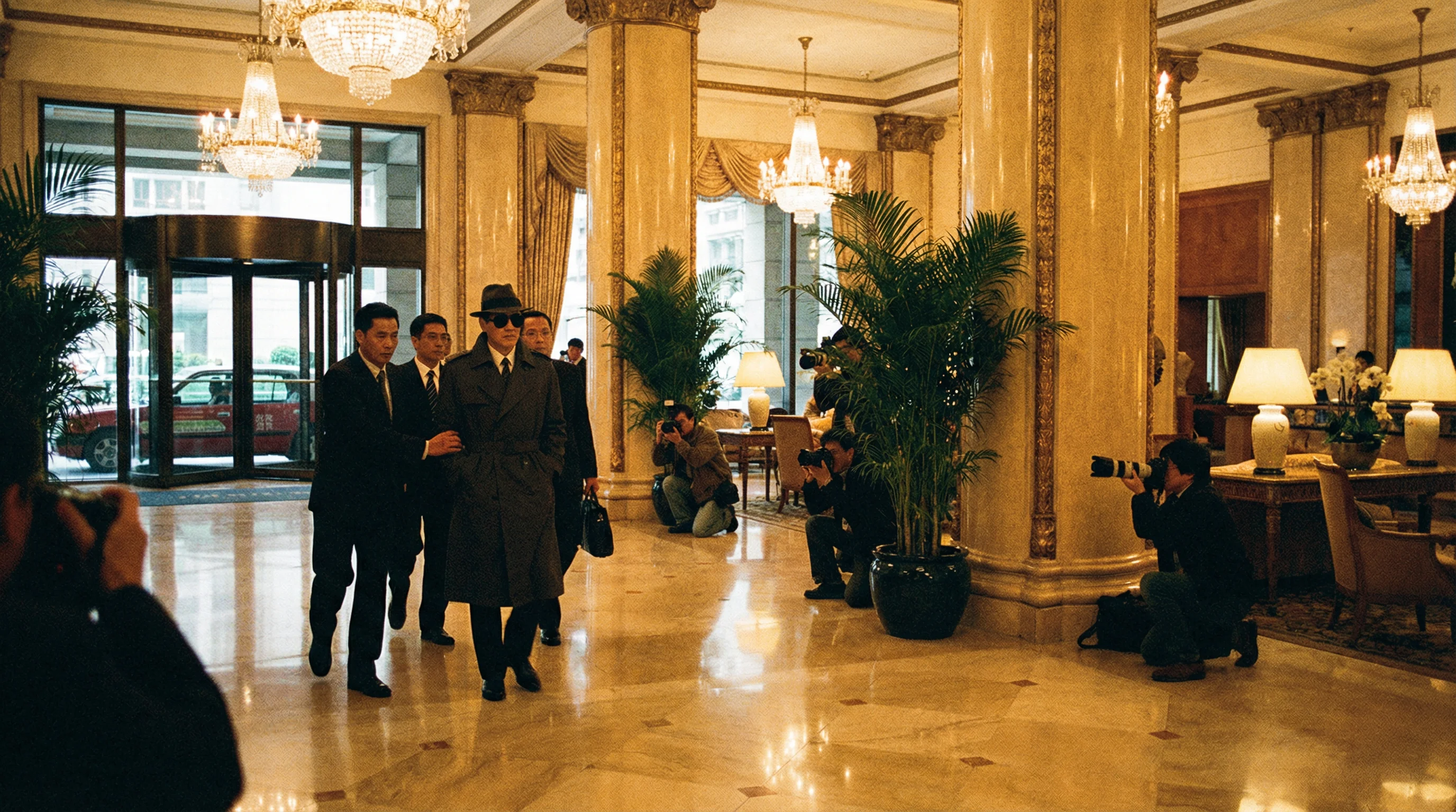 豪华酒店大堂明星被狗仔偷拍